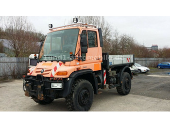 آلية المنفعة/ مركبة خاصة UNIMOG U300