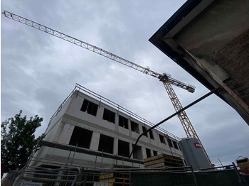 رافعة برجية LIEBHERR
