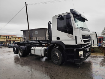 شاحنة ذات خطاف IVECO Stralis
