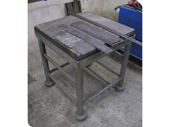 آلة تصنيع المعادن