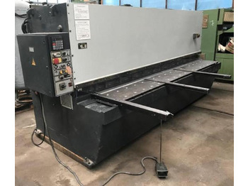 آلة تصنيع المعادن