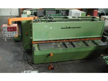 آلة تصنيع المعادن