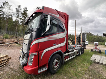 شاحنة قطع الأشجار VOLVO FH16 750