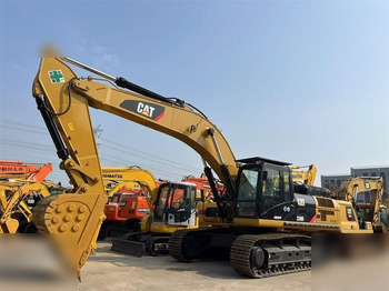 حفار زحاف CATERPILLAR 330D