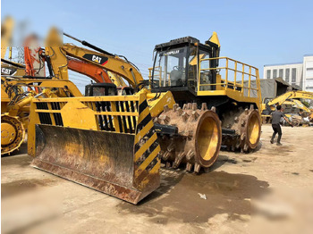 مدحلة ضاغطة CATERPILLAR