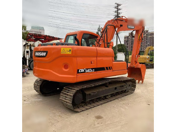 حفار زحاف DOOSAN DX140
