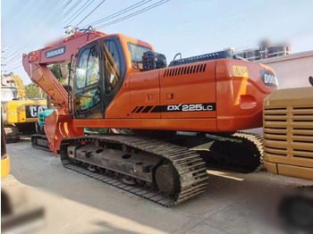 حفار زحاف DOOSAN DX225LC-5