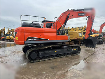 حفار زحاف DOOSAN DX225LCA