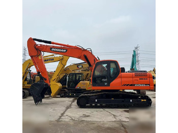 حفار زحاف DOOSAN DX225LCA