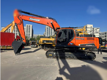 حفار زحاف DOOSAN DX260