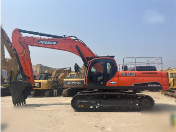 حفار زحاف DOOSAN DX340LC