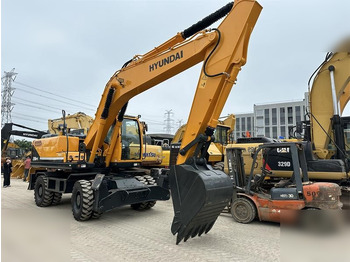 حفار زحاف HYUNDAI ROBEX 220 LC-9S: صورة 2