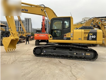 حفار زحاف KOMATSU PC240LC-8