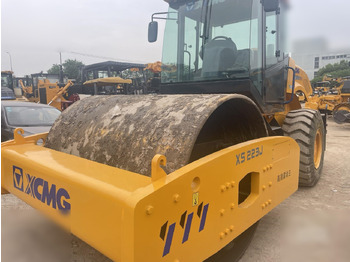 مدحلة XCMG XS223J