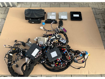 الكابينة والداخلية MAN TGS