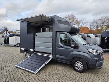 شاحنة نقل خيل