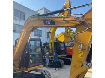 حفارة CATERPILLAR