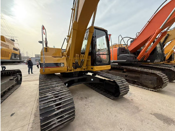 حفار زحاف CATERPILLAR 320B