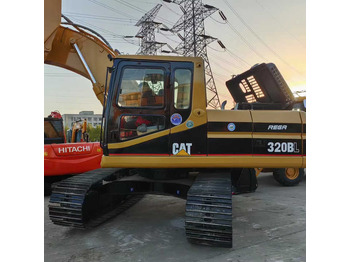 حفارة CATERPILLAR 320CL