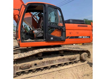 حفار زحاف DOOSAN DX300