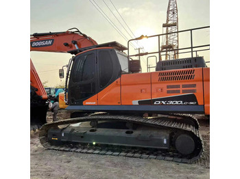حفار زحاف DOOSAN DX300