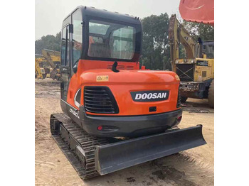 حفار زحاف DOOSAN DX60