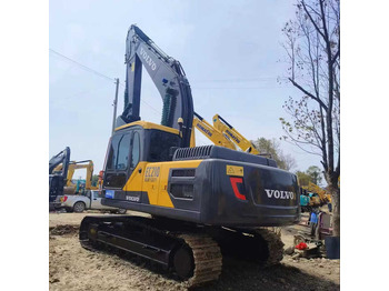 حفارة VOLVO EC210