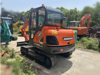 حفار زحاف DOOSAN DX60