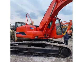 حفار زحاف DOOSAN DH220