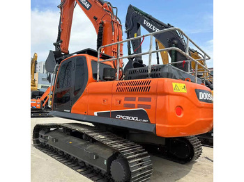حفار زحاف DOOSAN DX300