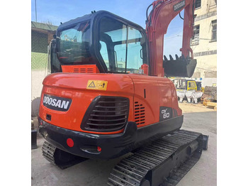 حفار زحاف DOOSAN DX60