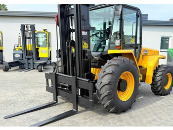 رافعة شوكية للأرض الوعرة JCB