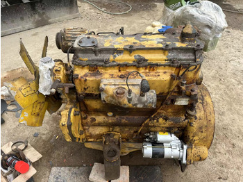 محرك - حفارة مُصَّغرة CATERPILLAR 3204: صورة 3