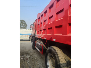 شاحنة قلاب SINOTRUK HOWO