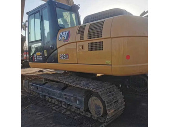 حفار زحاف CATERPILLAR 323