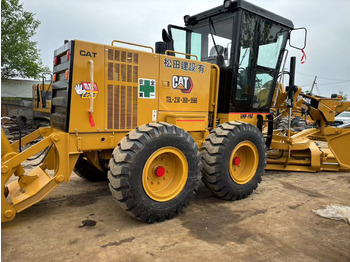 آلات البناء CATERPILLAR used second-hand grader CAT140K: صورة 2