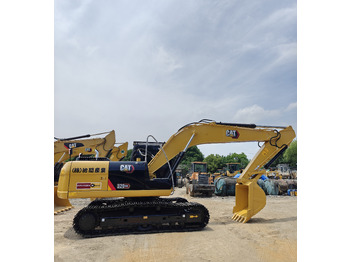 آلات البناء CATERPILLAR 320D2