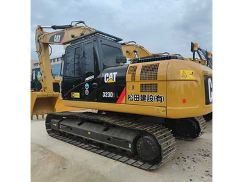 حفار زحاف CATERPILLAR 323