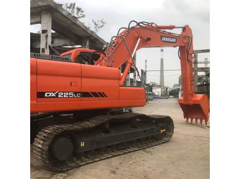 حفار زحاف DOOSAN DX225LC