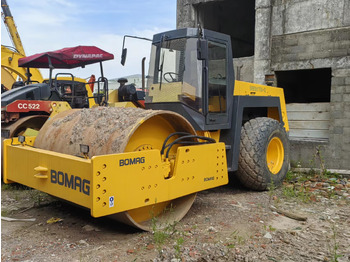 مدحلة اسفلت BOMAG