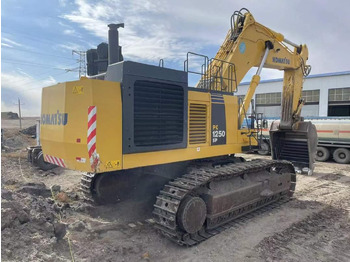 حفار زحاف KOMATSU