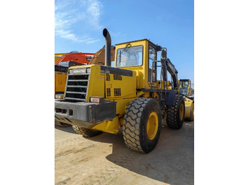 اللودر بعجل KOMATSU WA320
