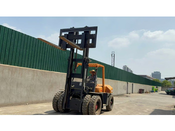 رافعة شوكية ديزل TCM