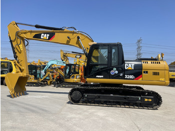 حفار زحاف CATERPILLAR 320D2