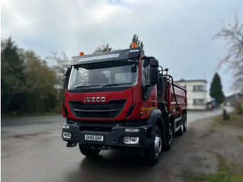شاحنة قلاب IVECO Trakker