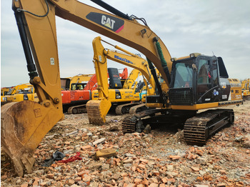 حفار زحاف CATERPILLAR 320D
