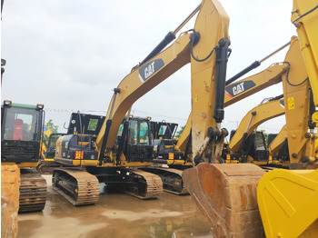 حفار زحاف CATERPILLAR 320D