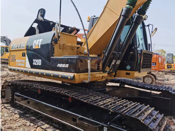 حفار زحاف CATERPILLAR 320D: صورة 3