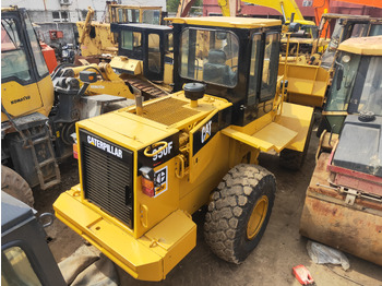 اللودر بعجل CATERPILLAR 950F