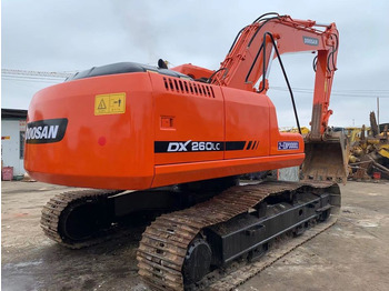 حفار زحاف DOOSAN DX260